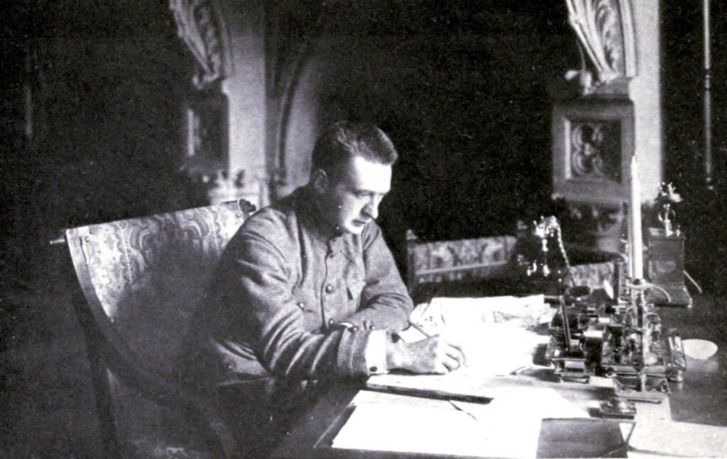 Последний глава Временного правительства России Александр Фёдорович Керенский