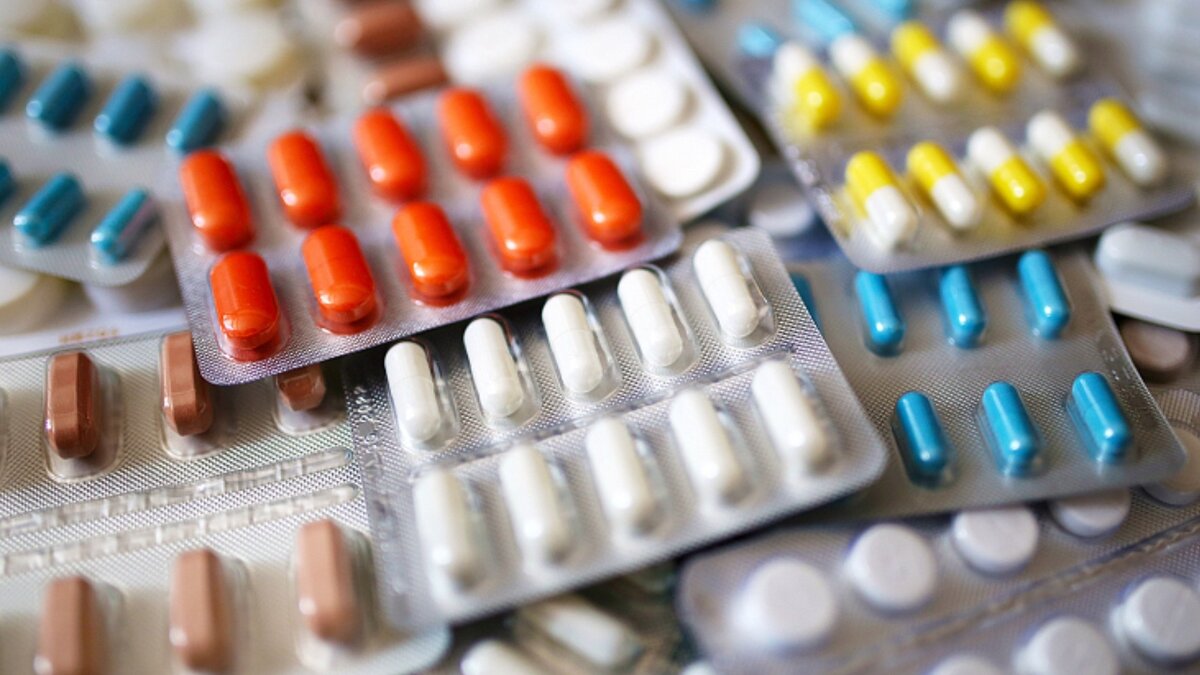     В 2023 году году количество жителей Приморья, которым безвозмездно выдают медикаменты, увеличилось на 41%. При необходимости человек может выбрать денежную выплату взамен лекарства.