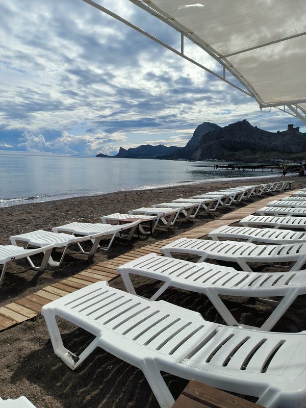 Пляж в Судаке