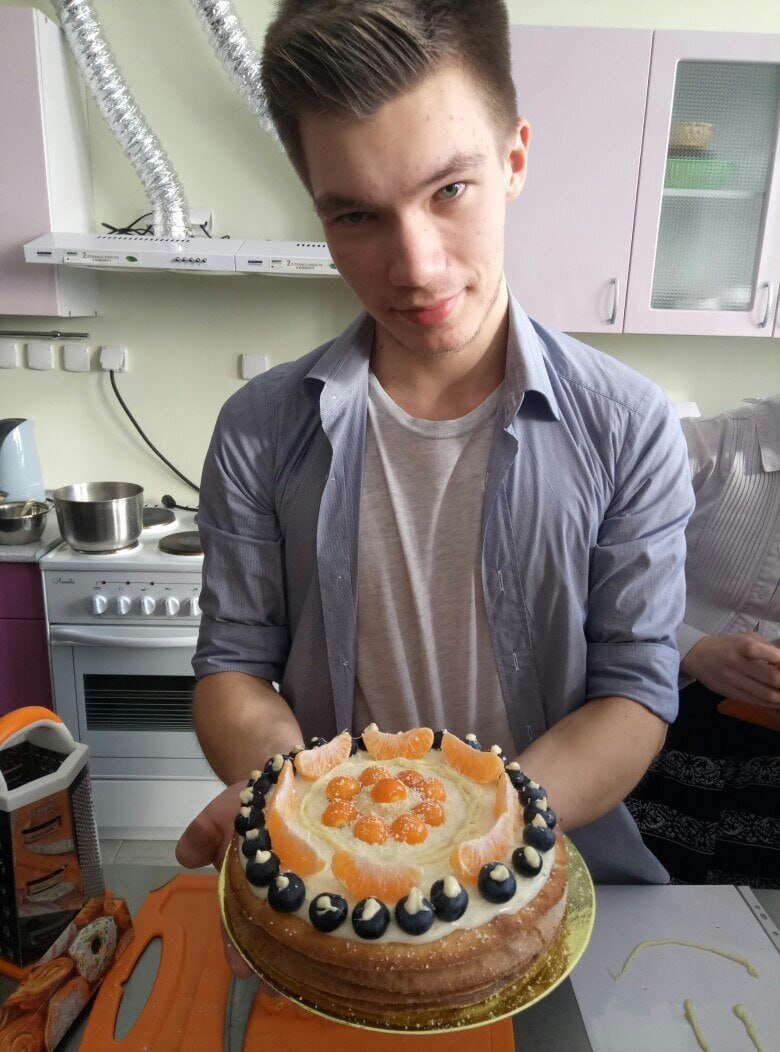    Еще в школе Владислав начал подрабатывать поваром-кондитером и поступил после девятого класса в колледж по специальности Фото: Skillbox/ Skillbox