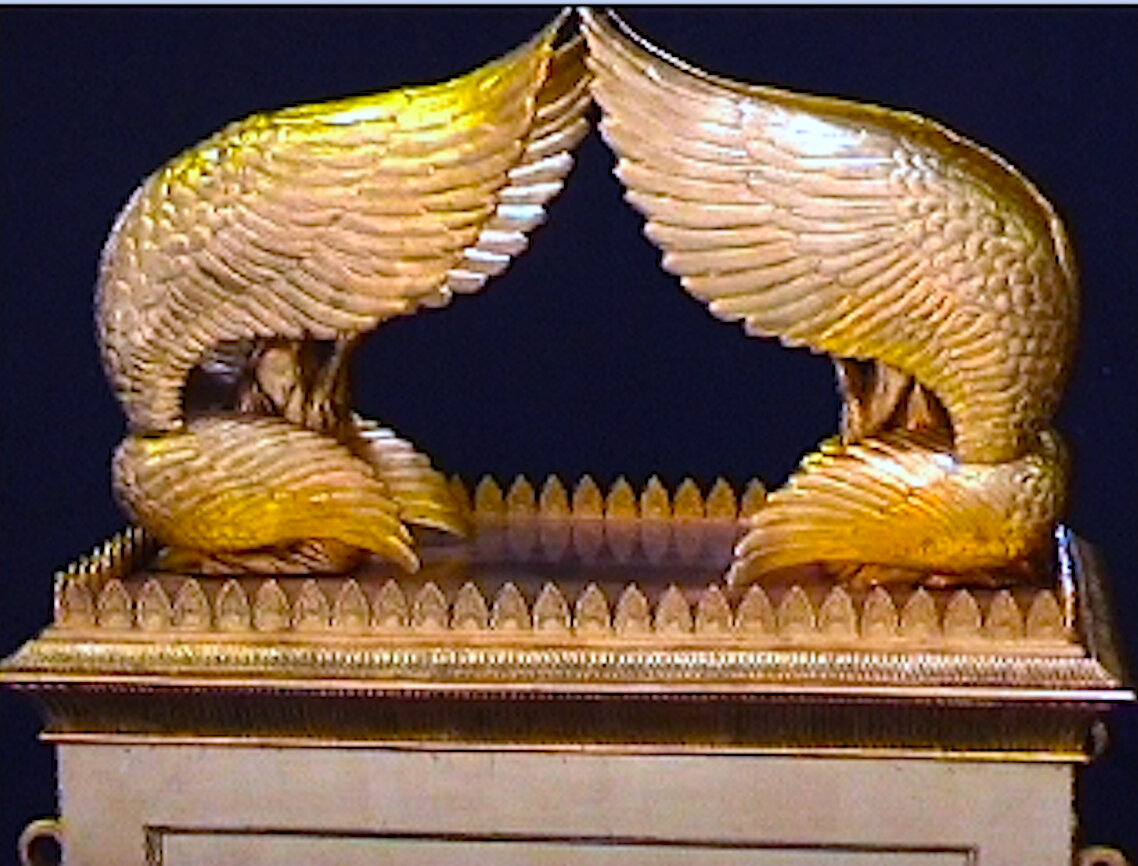 Херувимы на ковчеге завета. Сам ковчег это переносной престол.