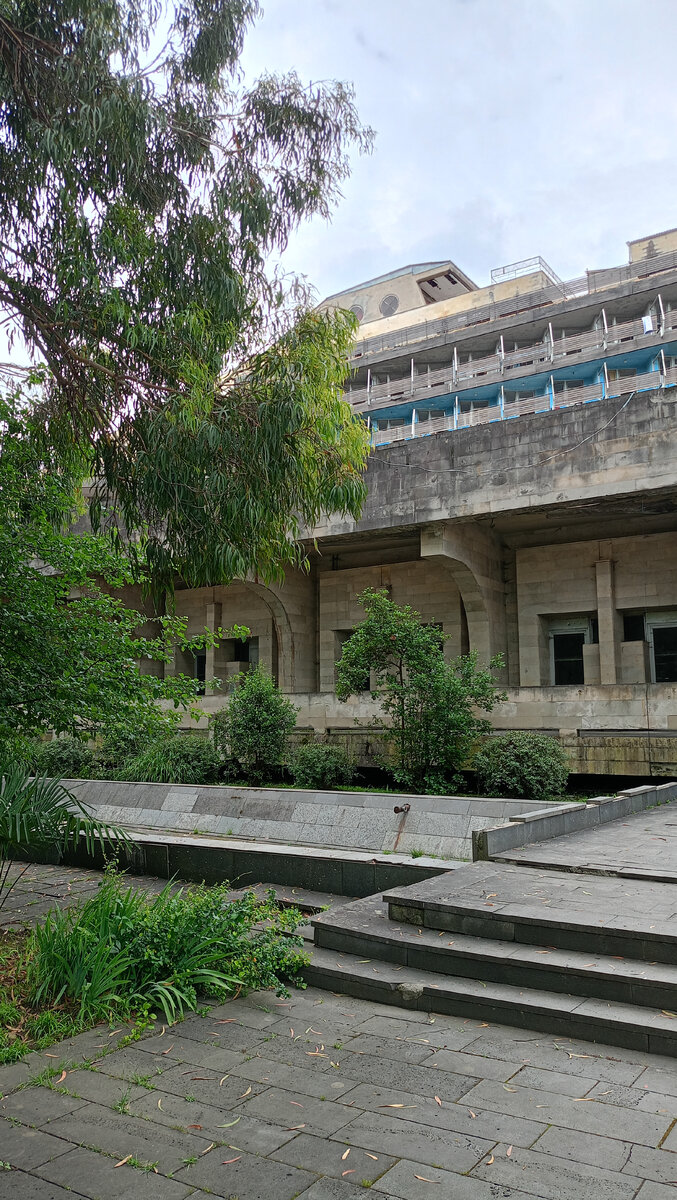 Здание пансионата сейчас не в лучшей форме