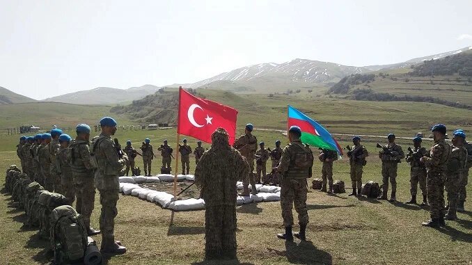 В Азербайджане постоянно проходят совместные азербайджано-турецкие военные учения. Фото из открытых источников сети Интернета . 