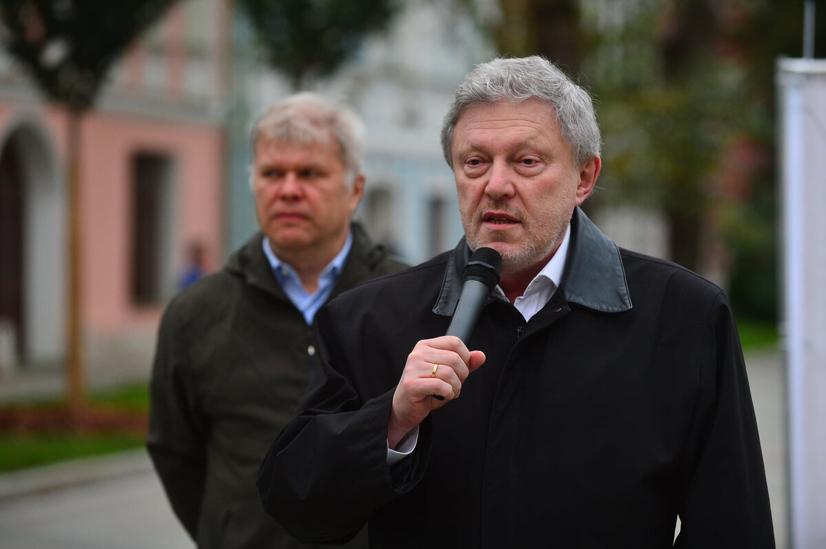 Г а явлинский. Григорий явлинский яблоко. Явлинский григорий алексеевич 2020. Явлинский григорий алексеевич 90-х. Григорий явли́нский.