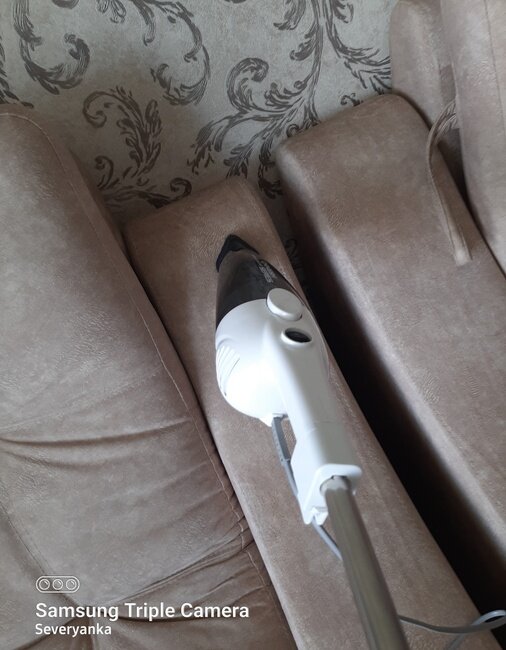 Досталось мягкой мебели....