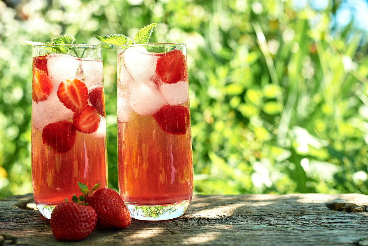 Зеленый чай с клубникой и лаймом