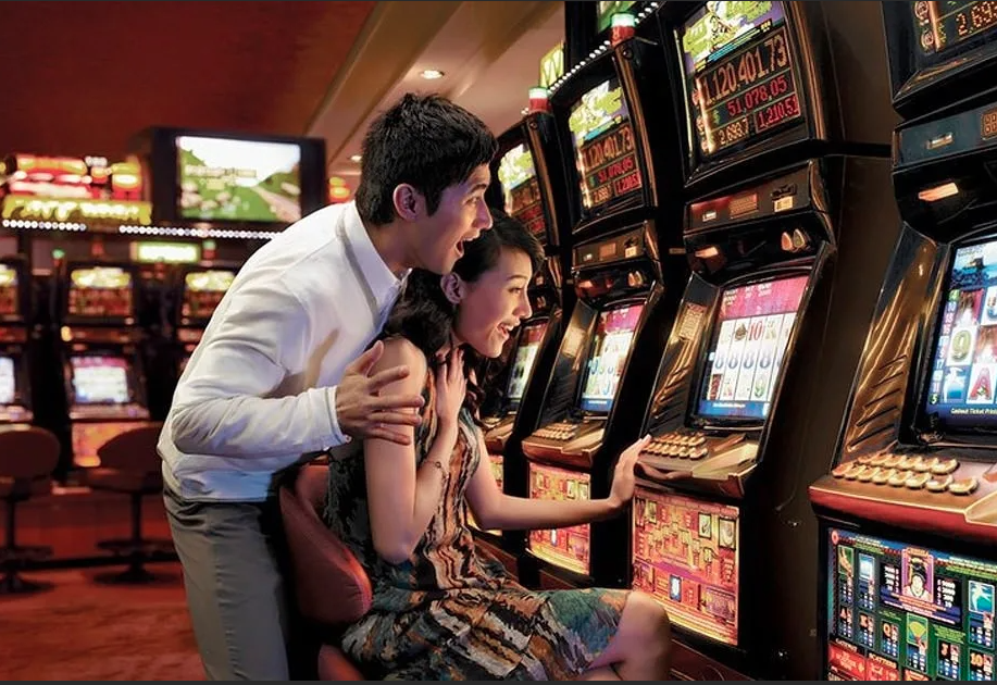 Как часто проводят игры. Лудомания игровые автоматы. Игровая зависимость казино. Зависимость от игровых автоматов. Игроман в казино.