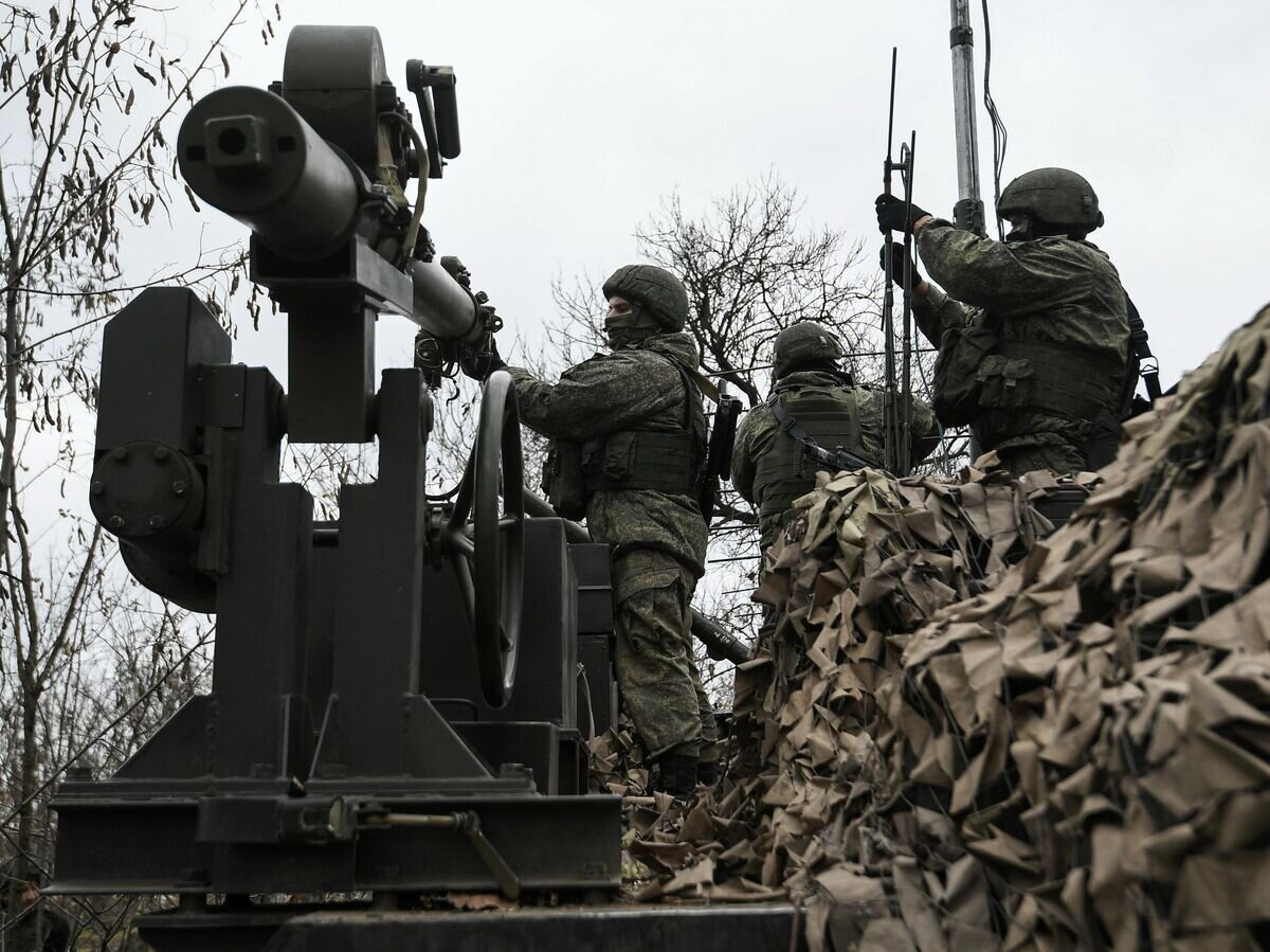    Военнослужащие подразделений радиоэлектронной борьбы© РИА Новости / Константин Михальчевский