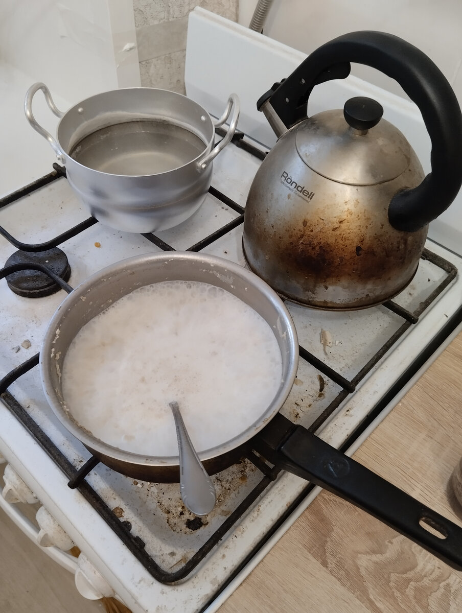 фото до помывки плиты, но зато с кашей