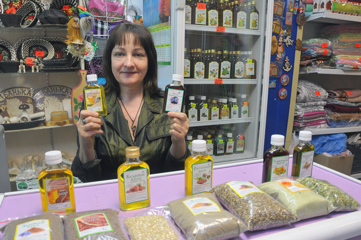 Ольга Вышегородцева, продавец в сувенирной лавке