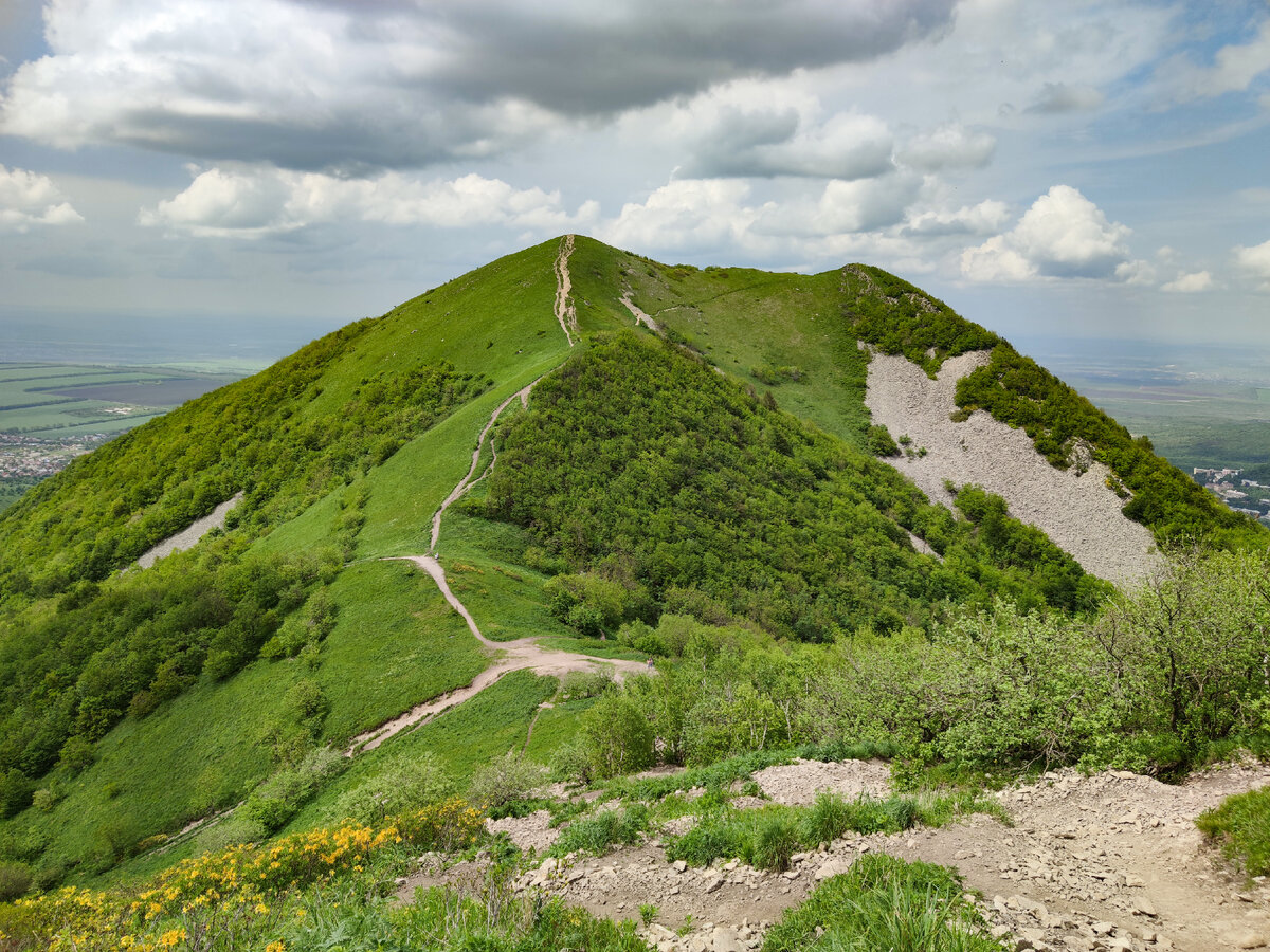 В Железноводске камень на горе