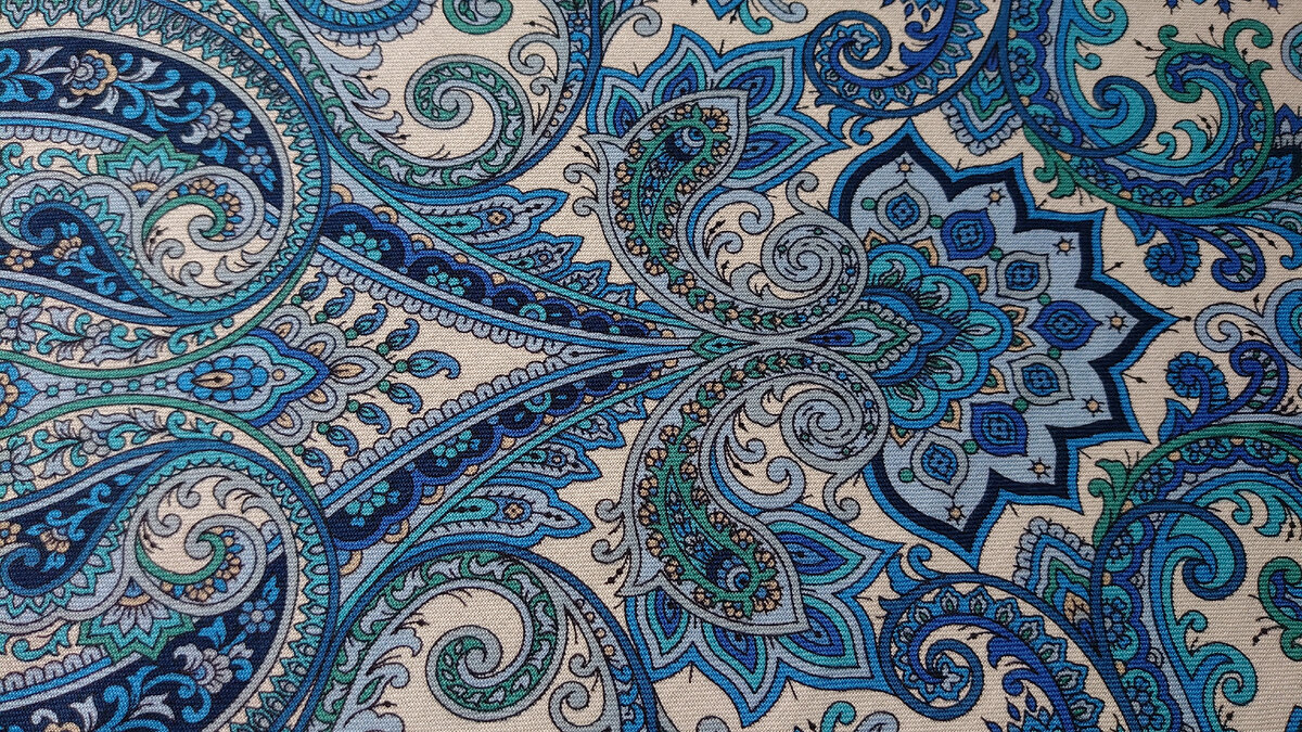 Фрагмент платка Сказочное путешествие. Фото автора