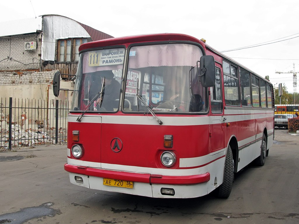 Автобус 142 воронеж рамонь. ЛАЗ 695н. ЛАЗ-695 Воронеж. ЛАЗ-695 автобус. ЛАЗ 695 красный.