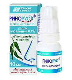 Капли Ринорус бесцветные, иногда с несильным желтым окрасом, имеют запах эвкалипта.
 Средство выпускается в полимерных флаконах с носиком-капельницей объемом 5 мл, 10 мл. В упаковке из картона 1 флакон и инструкция.
 В составе 1 мл капель действующий компонент гидрохлорид ксилометазолина концентрации 0,05 мг и 1 мг в соответствии с дозировкой.
 Также есть форма назального спрея в пластиковом флаконе 10 и 20 мл объема.
 Взрослым, детям после 6 лет показано в каждую ноздрю одно впрыскивание спрея концентрации 0,1% 3 раза в день. По мере необходимости можно сделать максимум 2 впрыскивания за 1 раз.
 Детям с 2 до 6 лет 1 впрыскивание 0,05% спрея в ноздрю 2 раза за день.