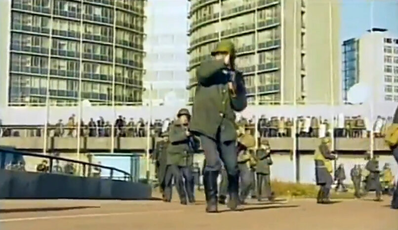 когда расстреляли белый дом. когда расстреляли белый дом. белый дом после обстрела 1993. российский белый дом после обстрела 1993. путч 1993 белый дом.