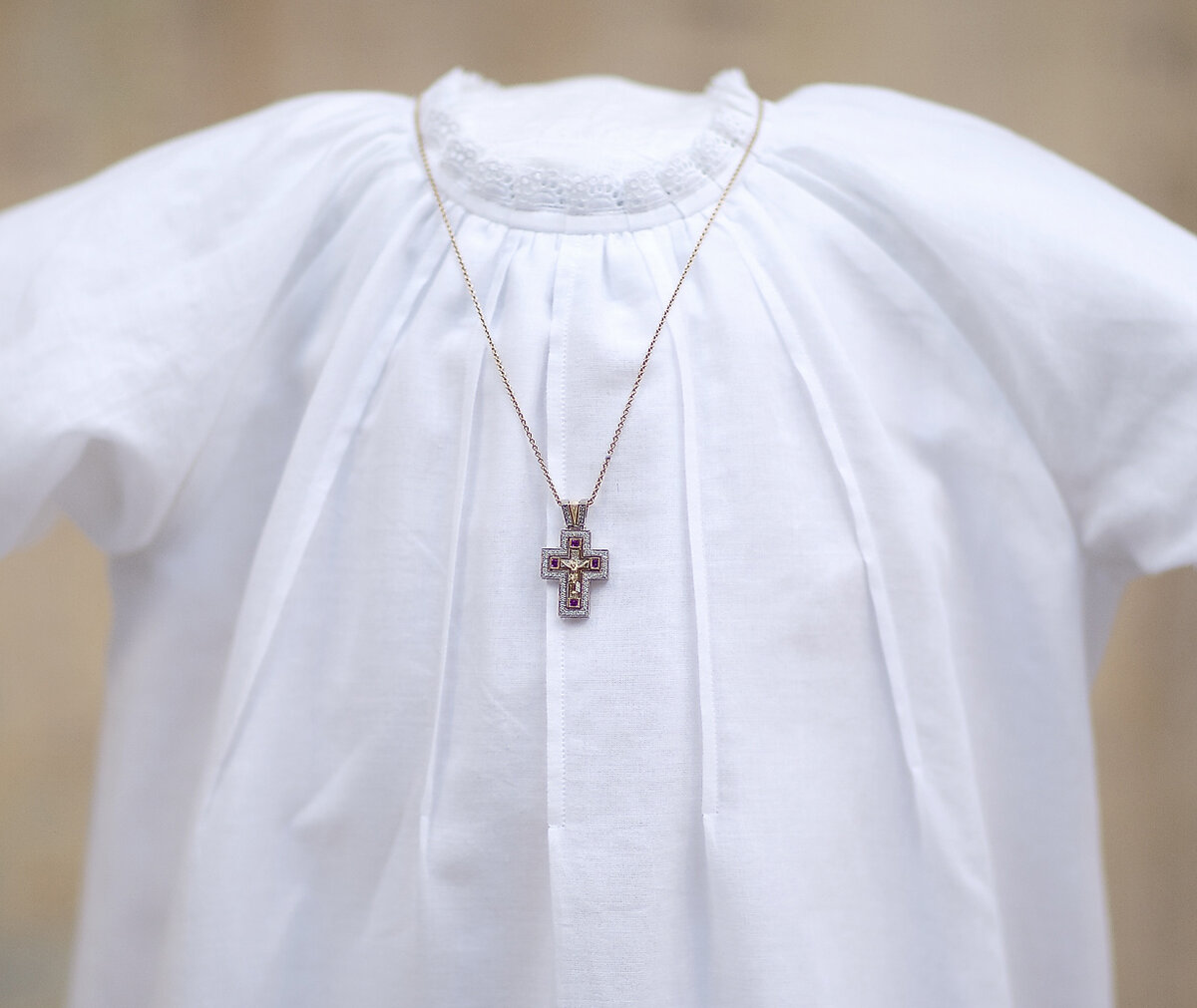 Крестильный костюм и крестик