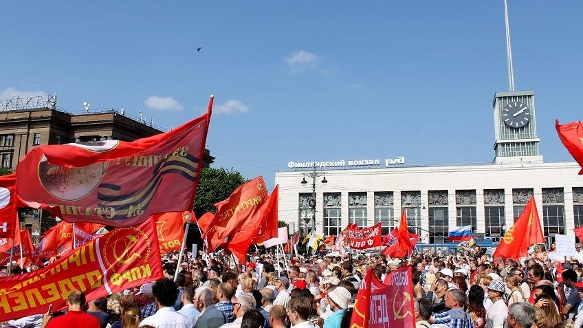 Митинг у памятника Ленину