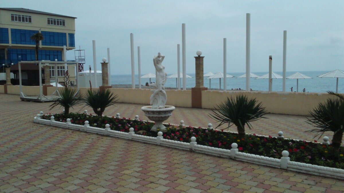                                                                   Лазаревский пляж Взморье.