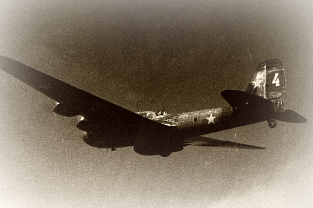 Советский бомбардировщик, принимавший участие в налётах на Берлин в начале войны.