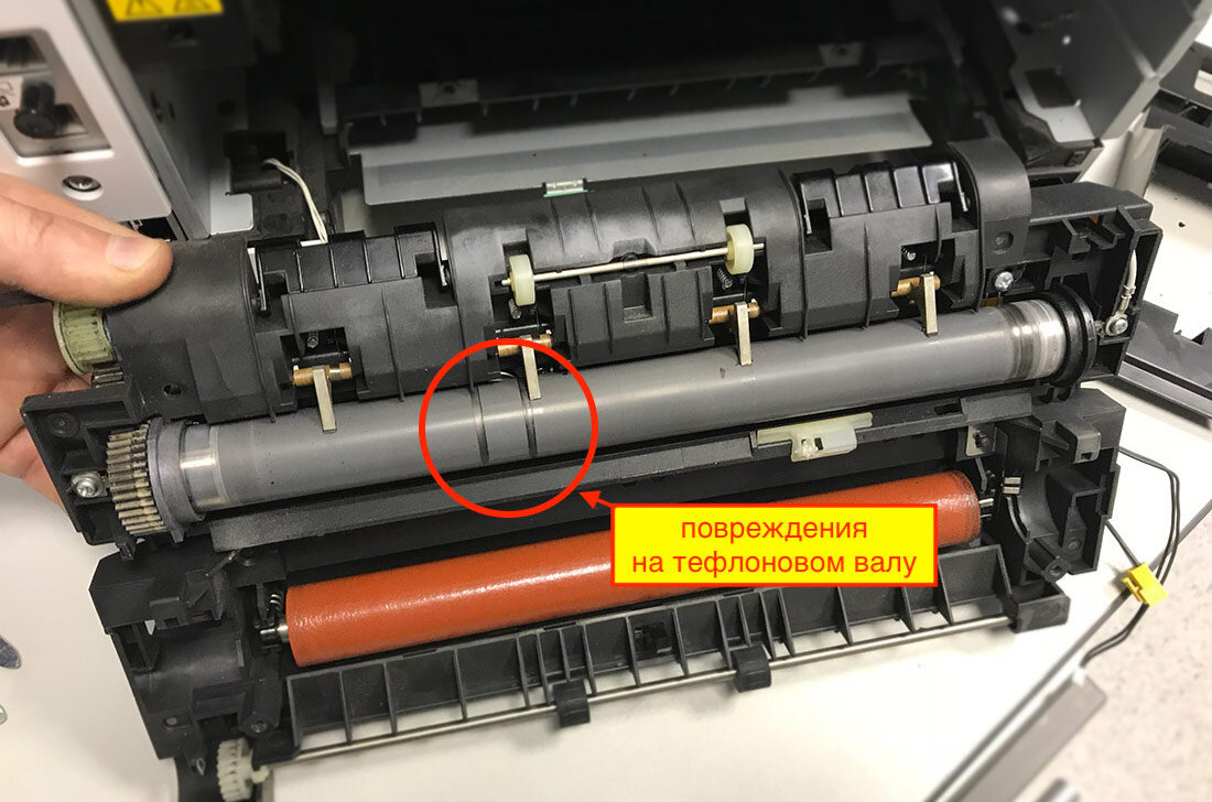 Принтер замена. Магнитный вал Kyocera m2035dn. Тефлоновый вал на куосера 2035dn. Тефлоновый вал Kyocera 2035. Kyocera 2035dn печка.