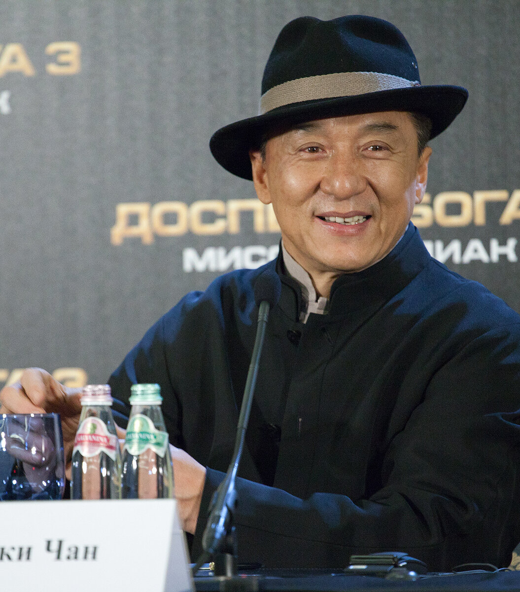 джеки чан сейчас. джеки чан с женой 2022. джеки чан фото 2022. джеки чан новости сегодня. джеки чан певец.