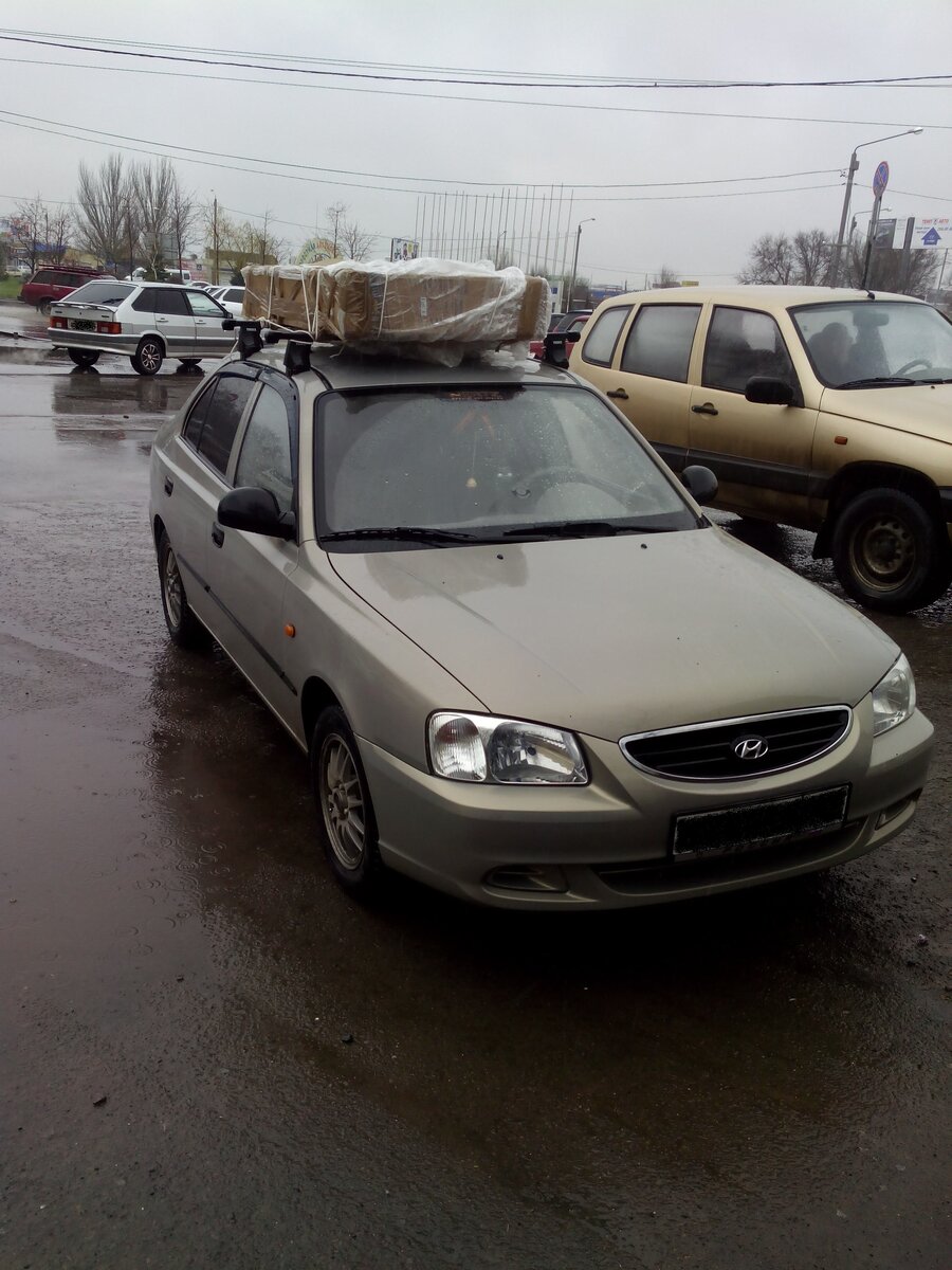 Багажник с грузом на крыше