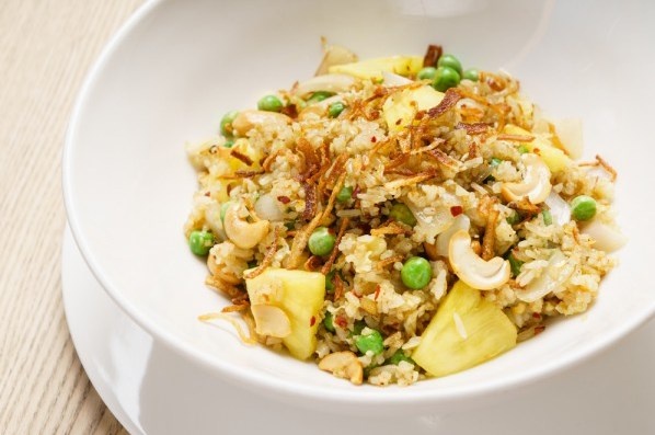 Стир-фрай с курицей и ананасом: рецепт