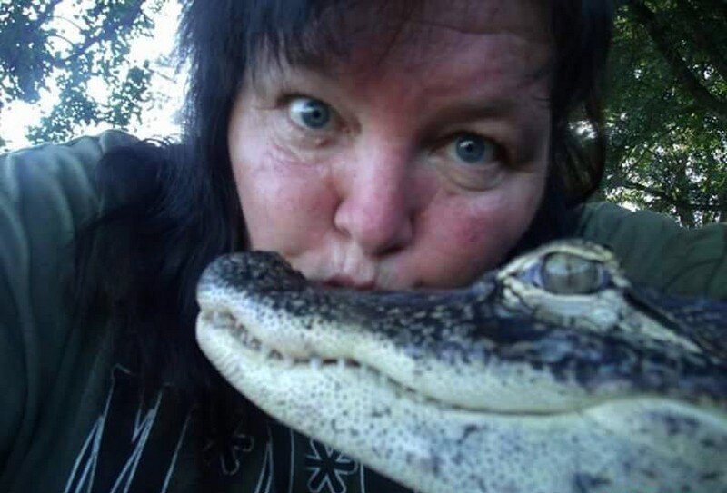 Мери не боится целовать своего питомца и часто делает подобные фото