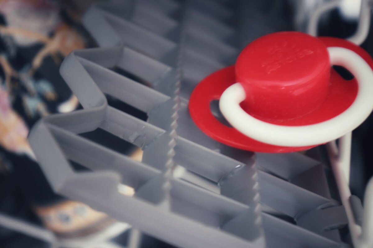 Я рекомендую НЕ использовать средства, которыми моем посуду. 