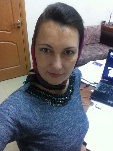  фото из личных архивов, в офисе, среди запасных частей на грузовики и бутылок с незамерзайкой.....