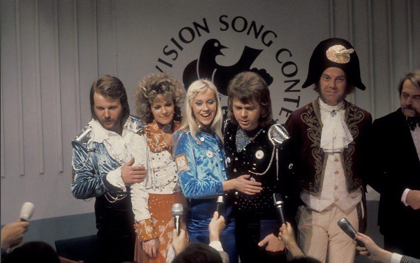 ABBA отвечают на вопросы журналистов после победы на Eurovision