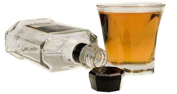 Аромат и вкус алкогольного напитка зависит от объема в нем сивушных масел. Источник: bakersfieldfamilychiropractic.com 