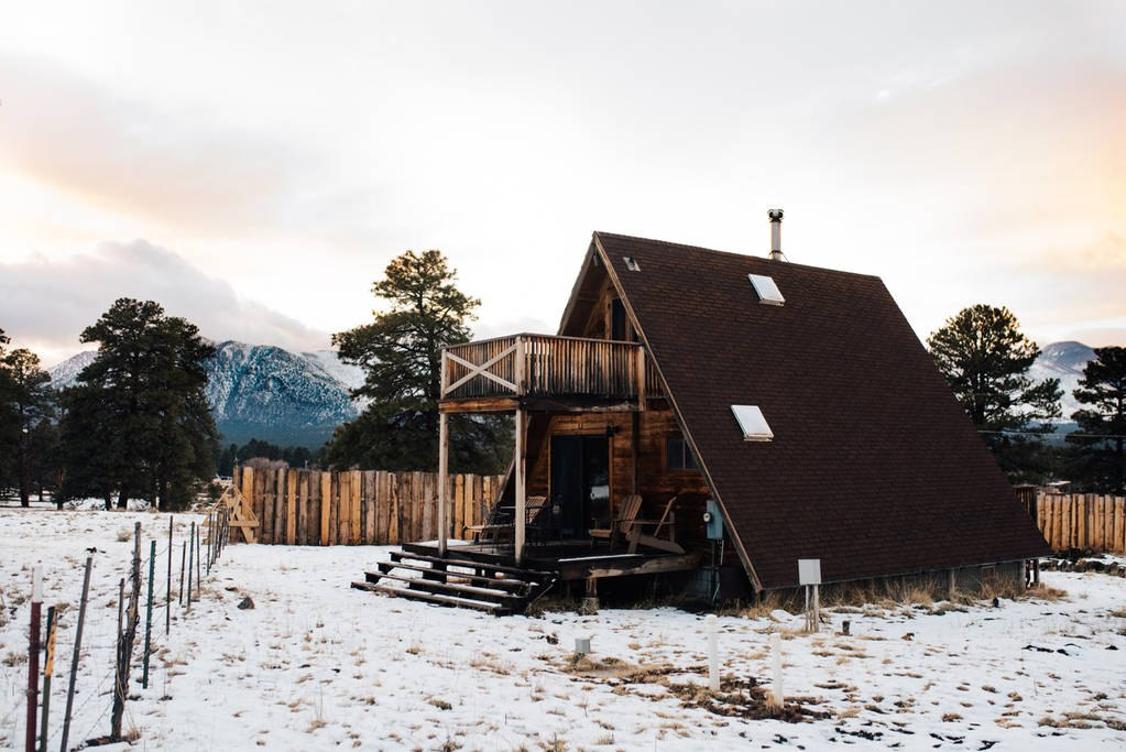 A-frame дом в парке Кокониньо неподалеку от озера Мормон в Аризоне, США