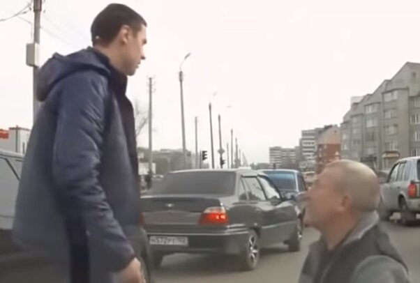 Неадекватный водитель на асфальте