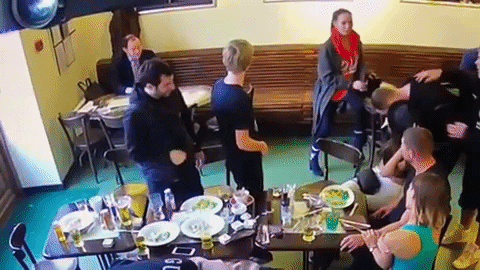 видеозапись с камеры наблюдения в кафе