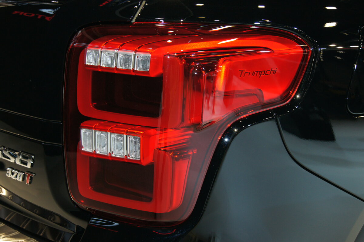 Бренд Trumpchi у "восьмерки" спрятали даже в задние фары. Фото автора.