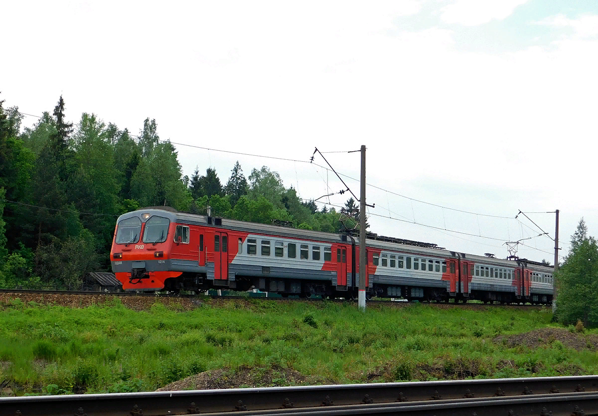 Поезд 214 хабаровск. Эд4м 0214. Электричка Апрелевка Поварово 2. Электричка Апрелевка Москва