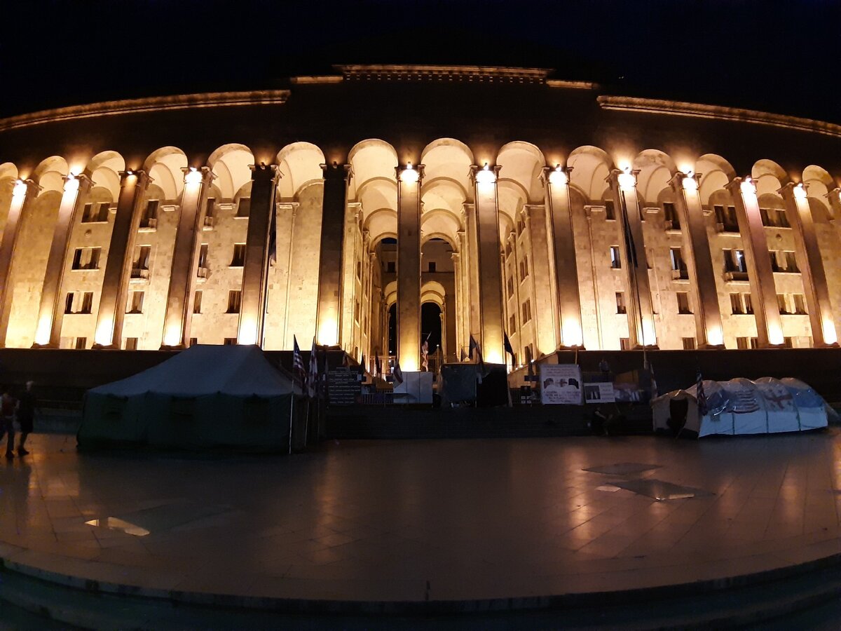 Ночной парламент.