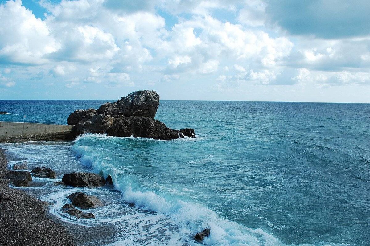 Фото взято из Яндекс-картинок. Скала лягушка на территории санатория.