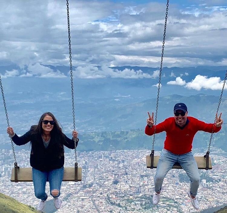 Воздушные качели с видом на город Quito