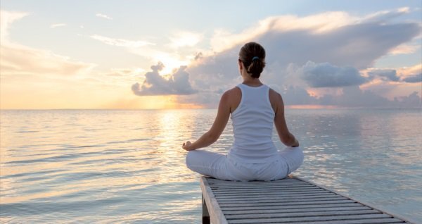  
2. Постройте стабильный режим дня.Это чередование последовательности сна, бодрствования, приёма пищи, физической, интеллектуальной активности. Он индивидуален для каждого человека и должен учитывать все особенности вашего организма. Войдя в режим, организм будет более эффективно и рационально расходовать и восстанавливать ресурсы.
