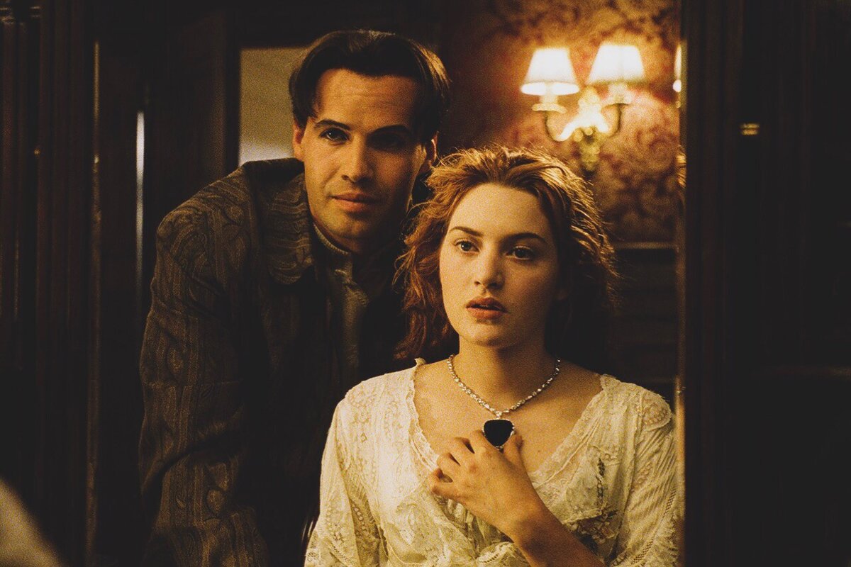 Титаник 1997. Титаник 1997 джек. Кейт уинслет 1997 титаник. Джек доусон титаник настоящий. Titanic is a romance.