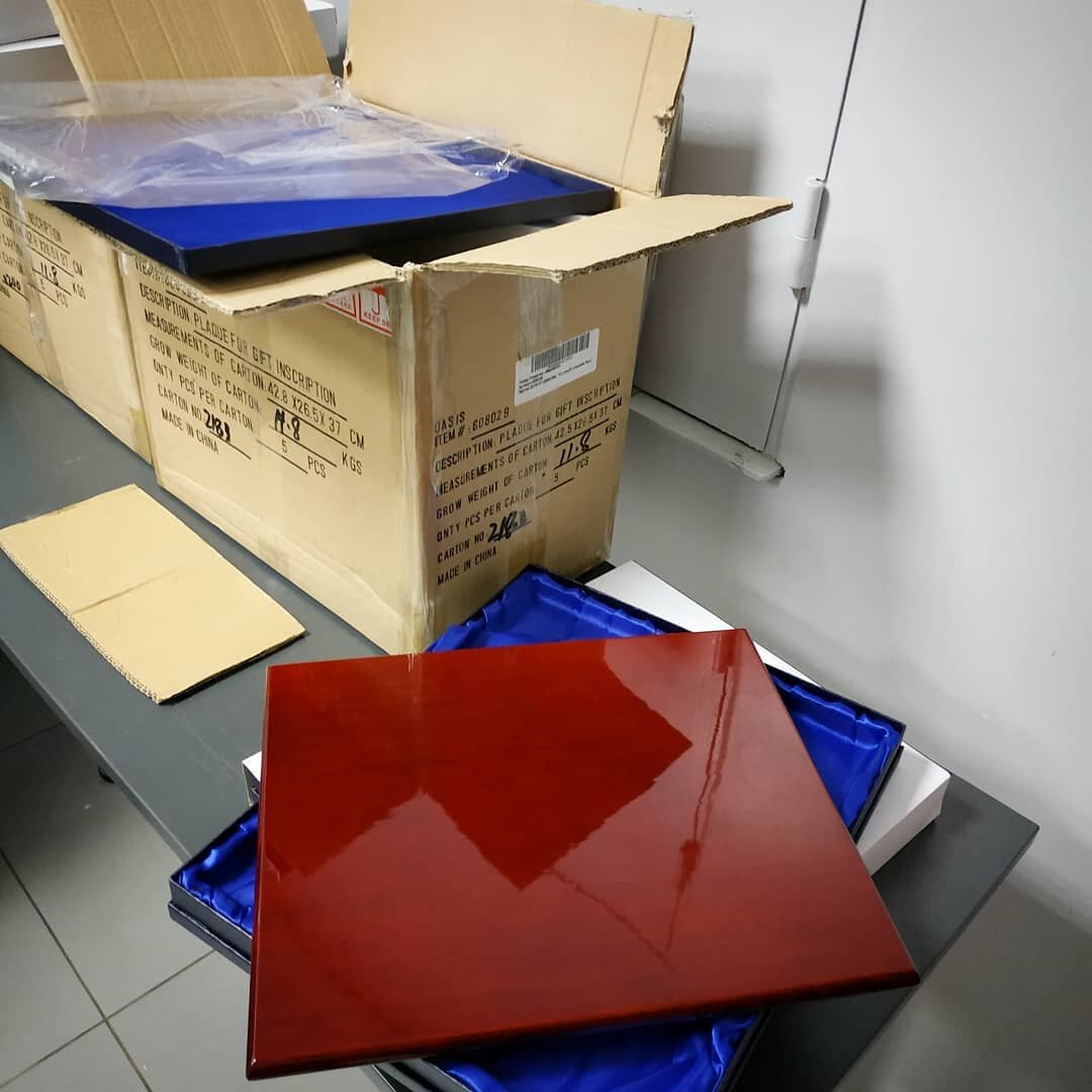 Награды и плакетки из лакированного дерева на заказ