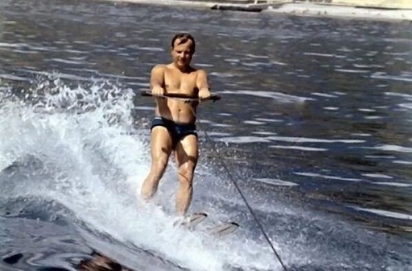 Юрий Гагарин на водных лыжах