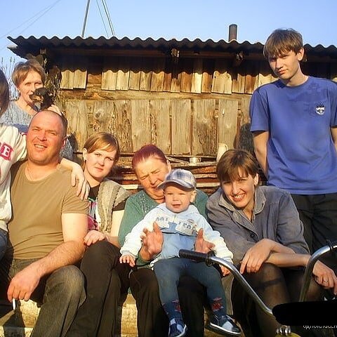 Лето 2009. На руках у бабы Вали Иван. 