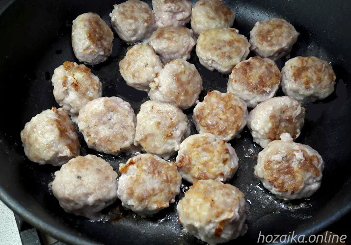 Обжаривать нужно до легкого румянца