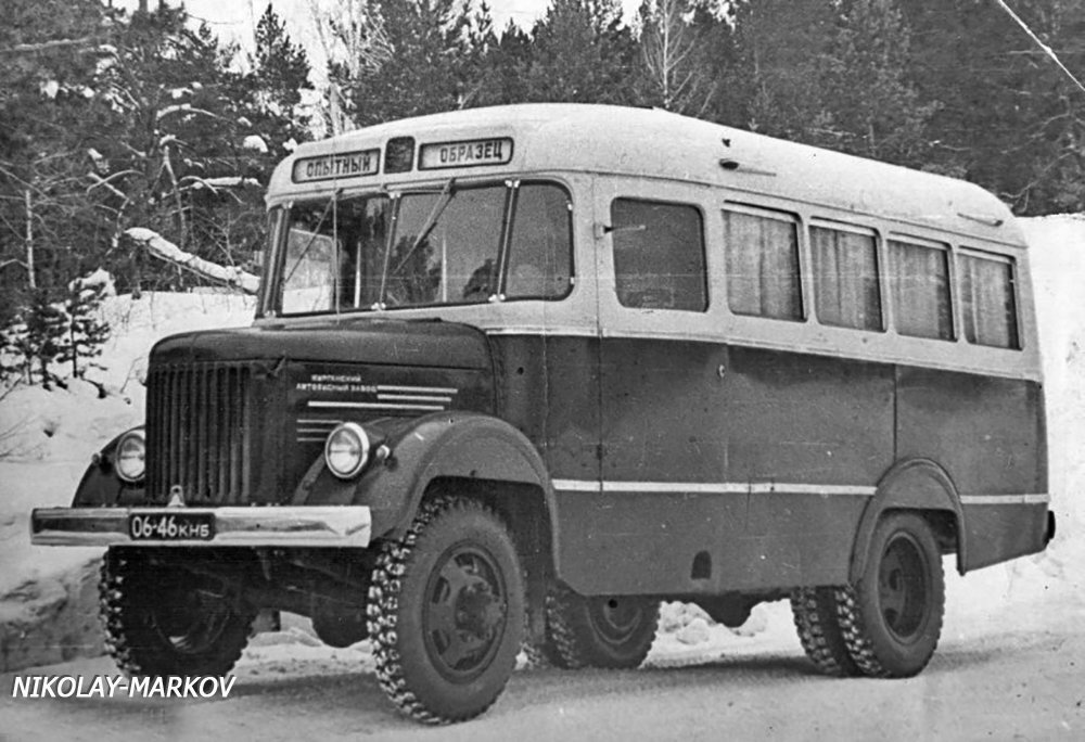 Опытный образец автобуса типа ПАЗ-651А на полноприводном шасси ГАЗ-63Е (заводское фото)