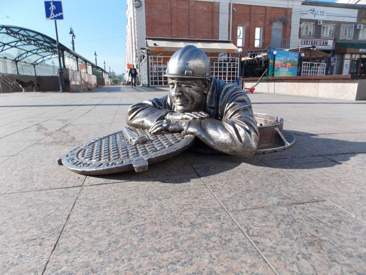 Знаменитый памятник сантехнику