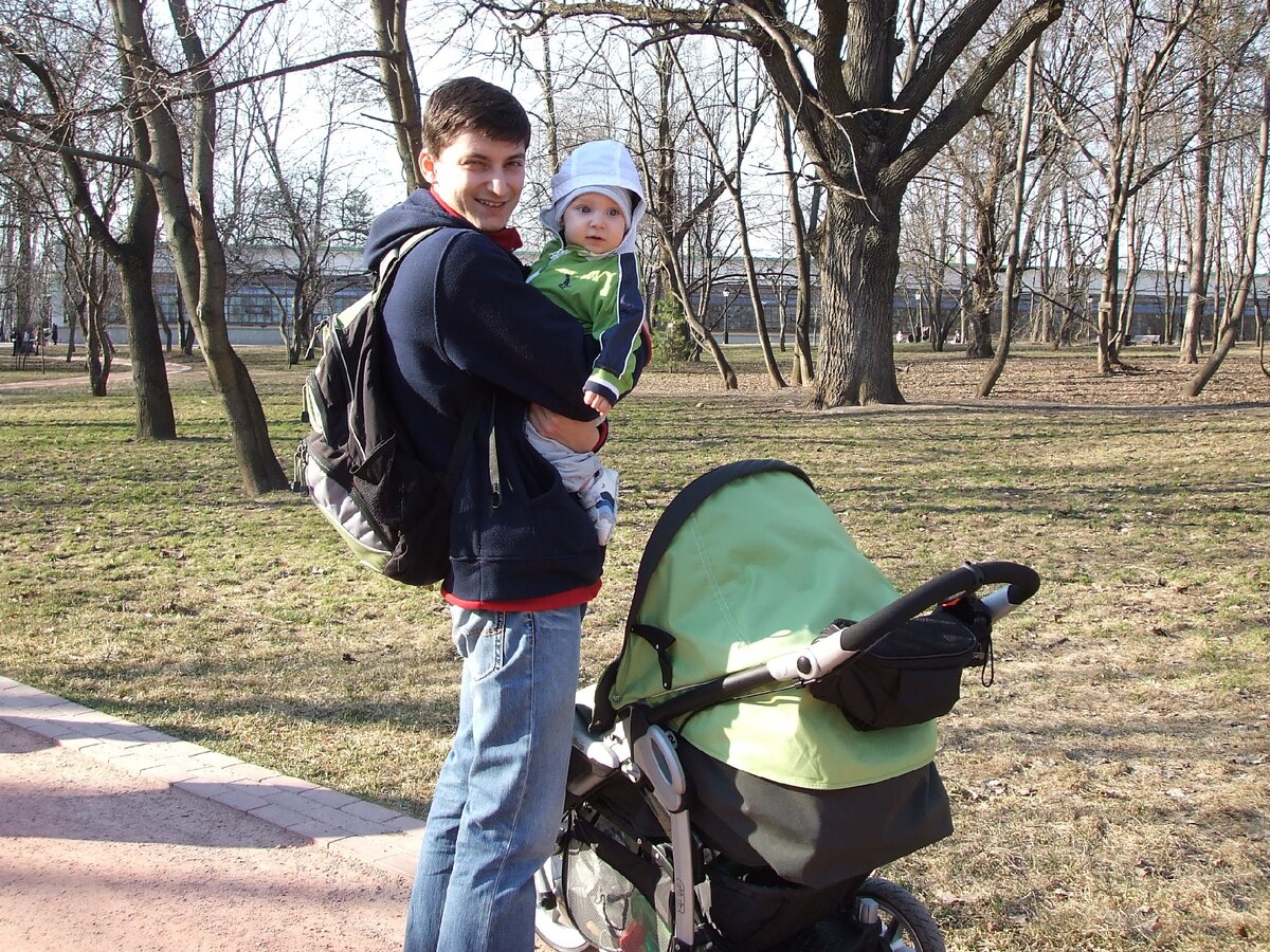 С сыном на прогулке