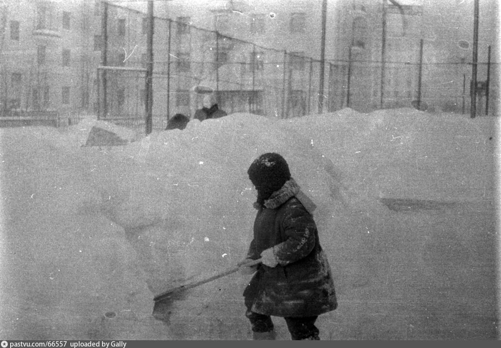  Большой снег в Измайлово в 1966 году. Фото: Галина Минкова | pastvu.com